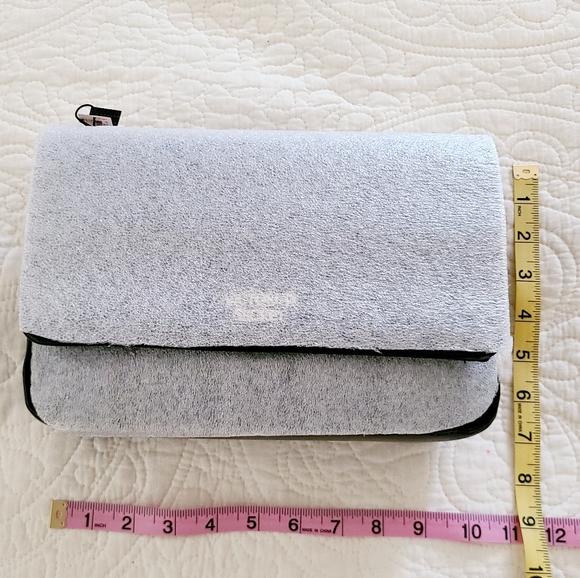 👀50% OFF‼️NWT👜‼️Victoria Secret Laser Cut Floral Pattern Handbag - Picture 13 of 14